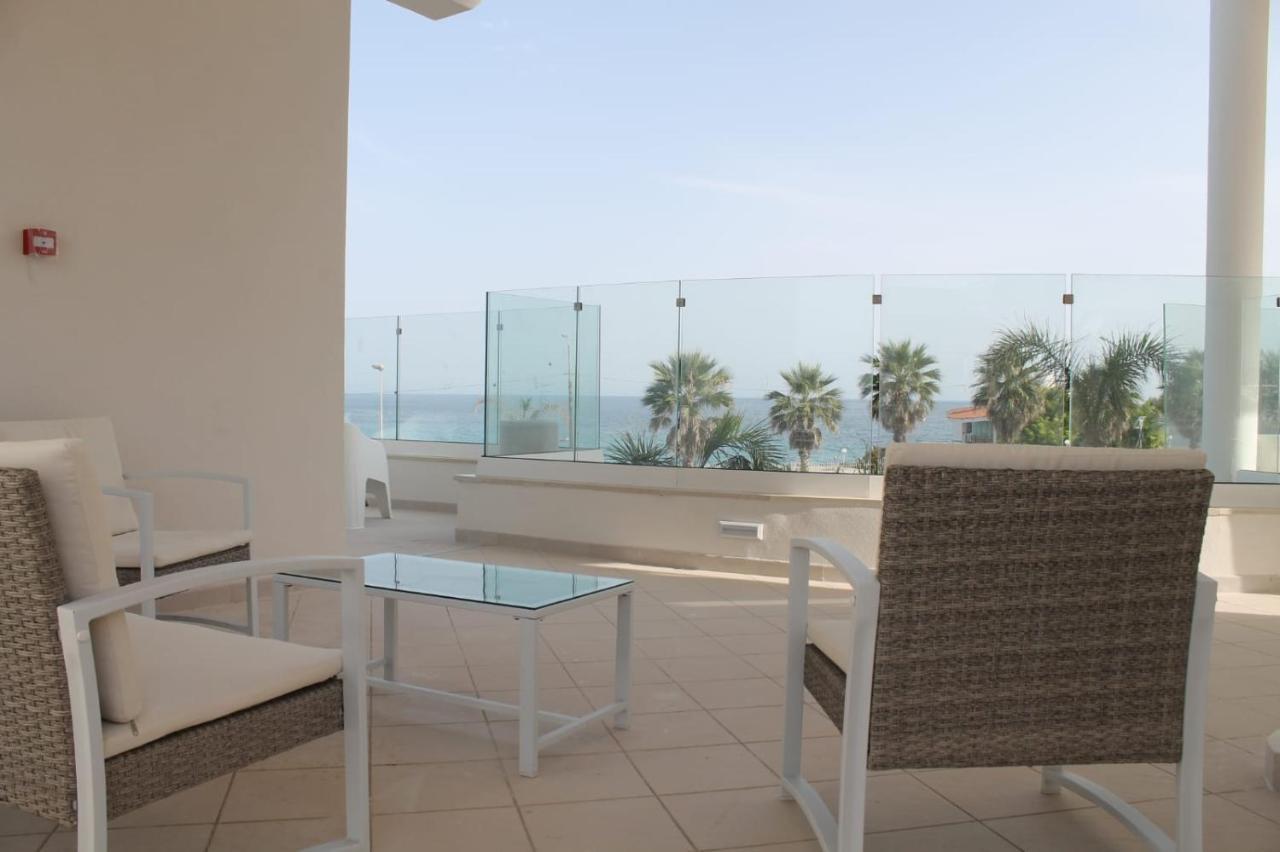 Jonium Hotel - Amazing Sea View And Swimming Pool Pulsano Bagian luar foto