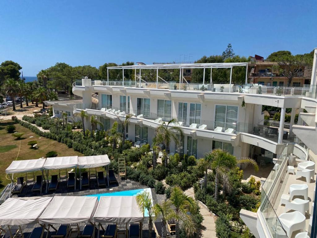 Jonium Hotel - Amazing Sea View And Swimming Pool Pulsano Bagian luar foto