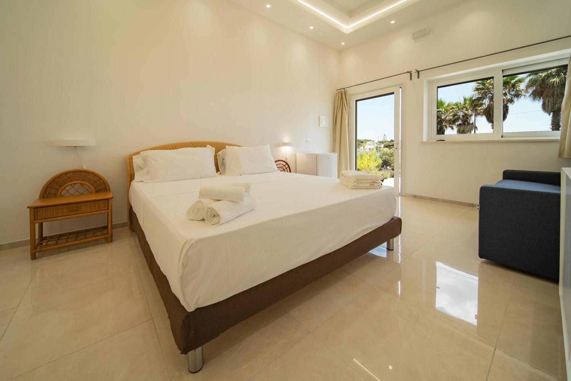 Jonium Hotel - Amazing Sea View And Swimming Pool Pulsano Bagian luar foto