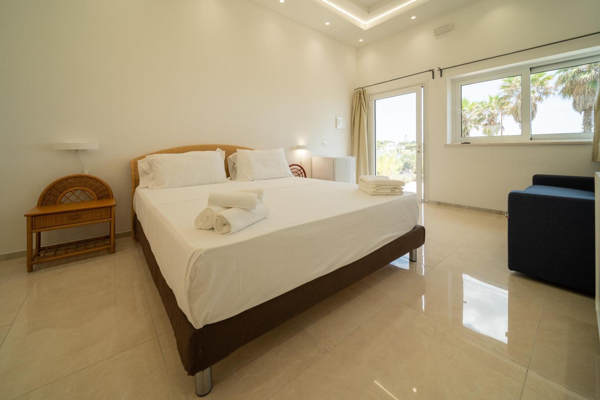 Jonium Hotel - Amazing Sea View And Swimming Pool Pulsano Bagian luar foto