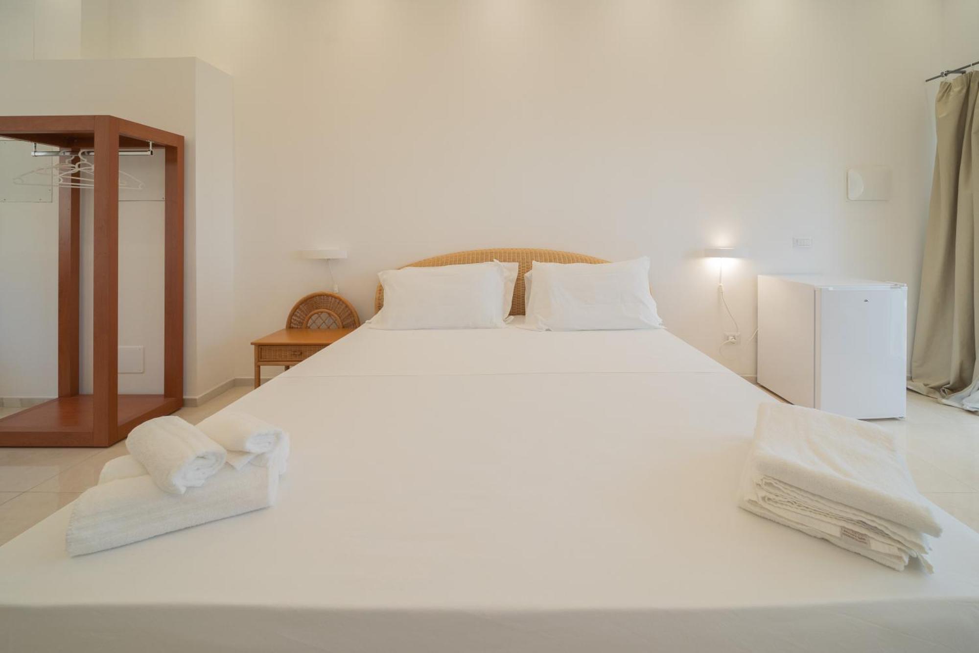 Jonium Hotel - Amazing Sea View And Swimming Pool Pulsano Bagian luar foto