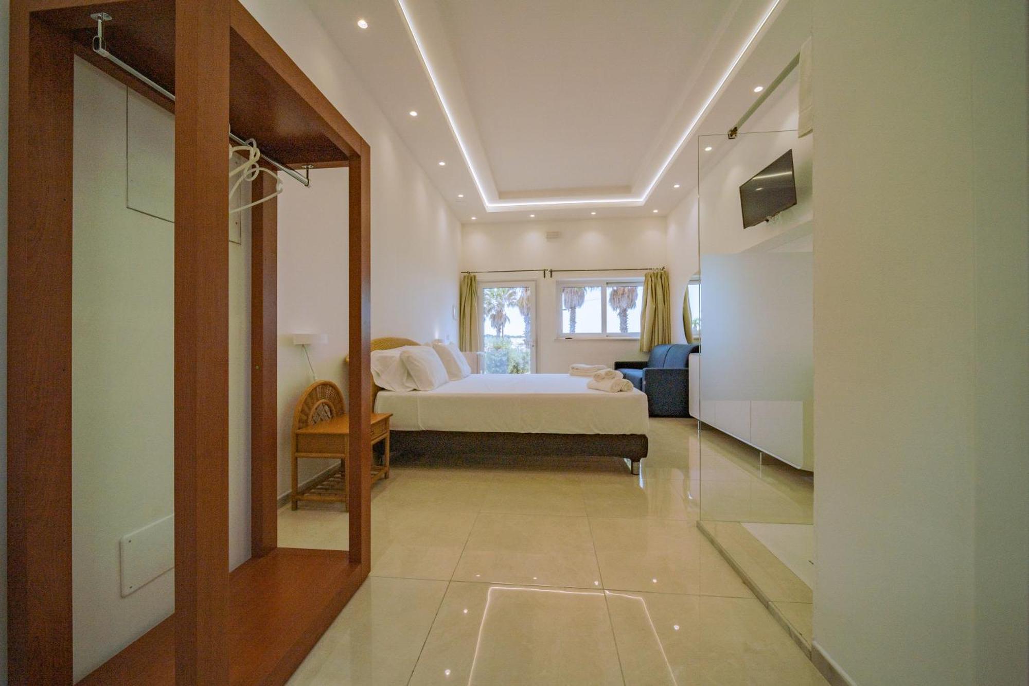 Jonium Hotel - Amazing Sea View And Swimming Pool Pulsano Bagian luar foto