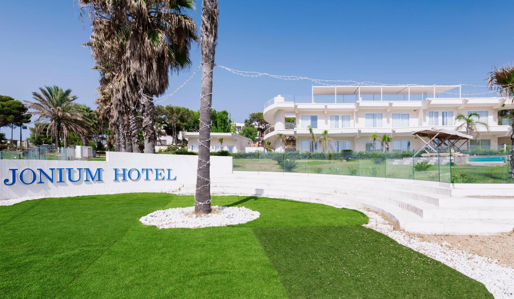 Jonium Hotel - Amazing Sea View And Swimming Pool Pulsano Bagian luar foto