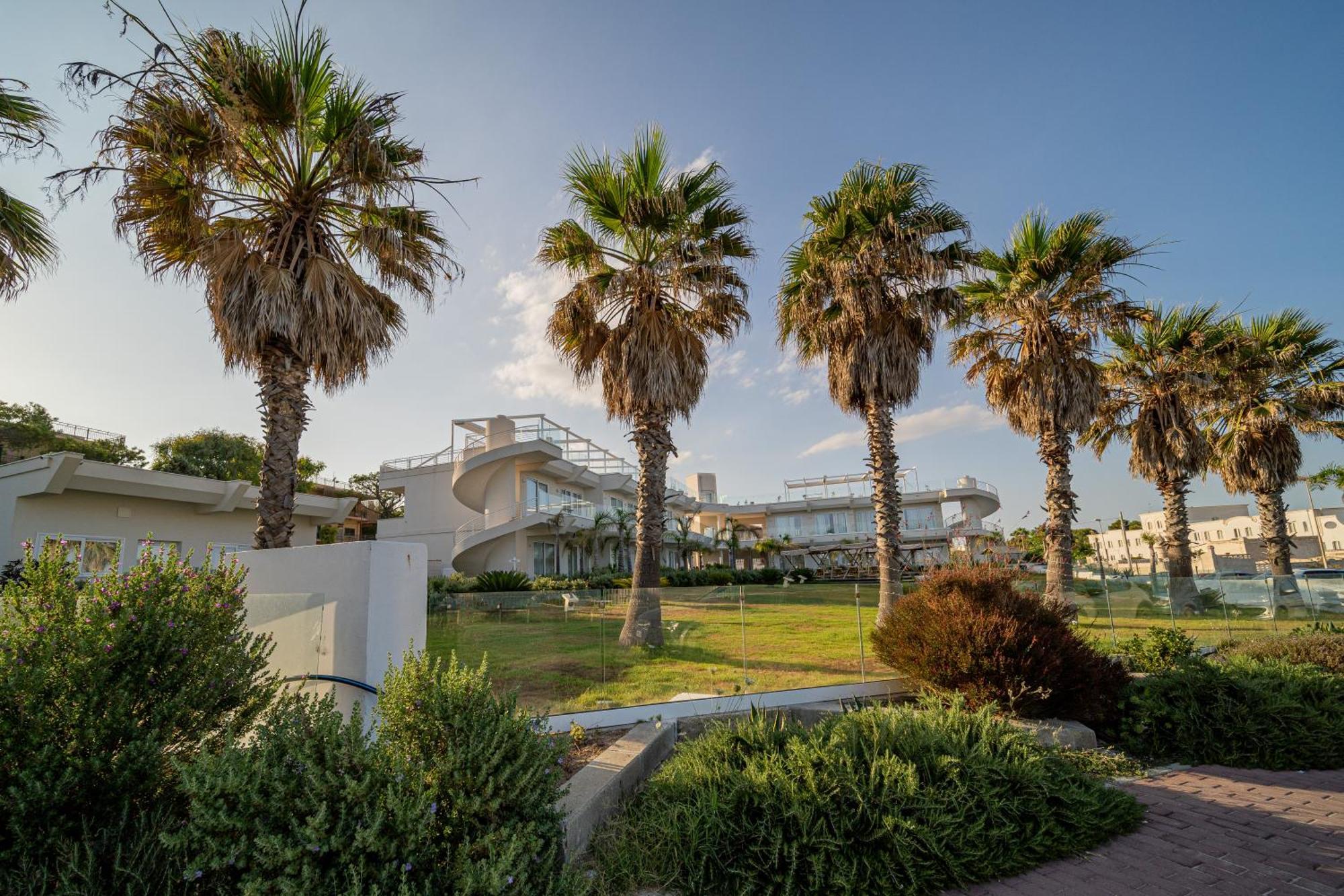 Jonium Hotel - Amazing Sea View And Swimming Pool Pulsano Bagian luar foto