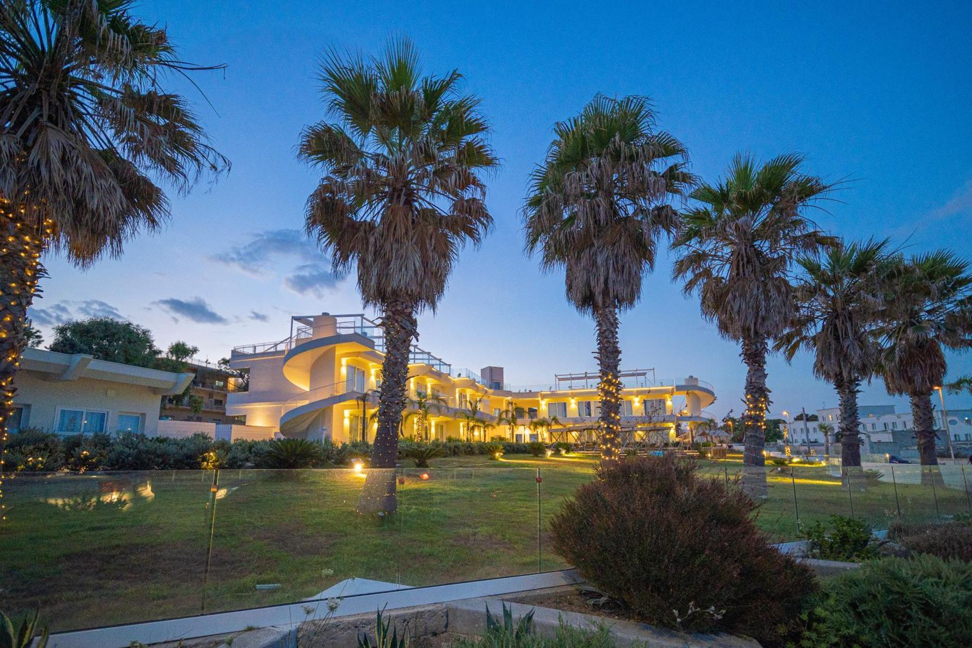 Jonium Hotel - Amazing Sea View And Swimming Pool Pulsano Bagian luar foto