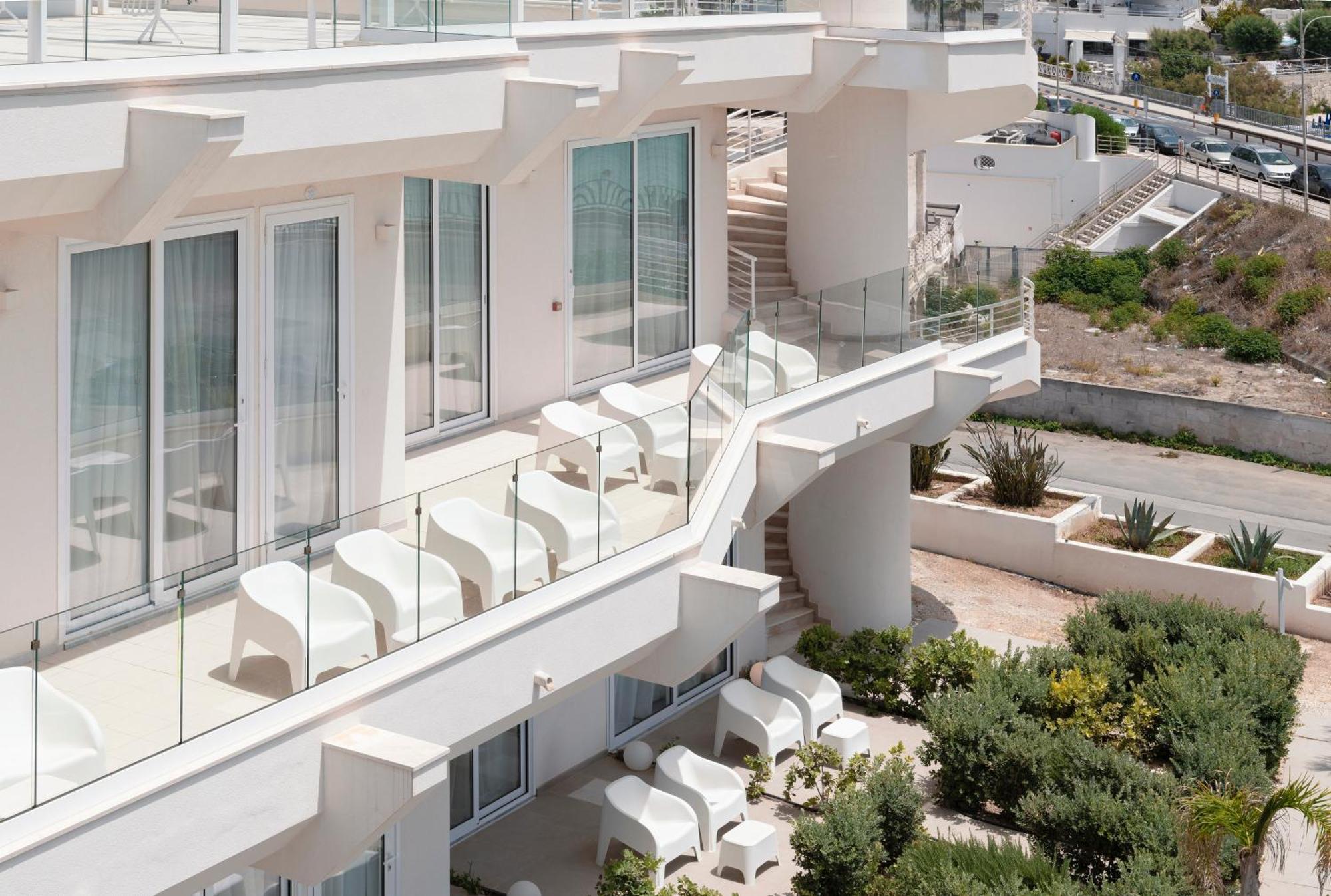 Jonium Hotel - Amazing Sea View And Swimming Pool Pulsano Bagian luar foto